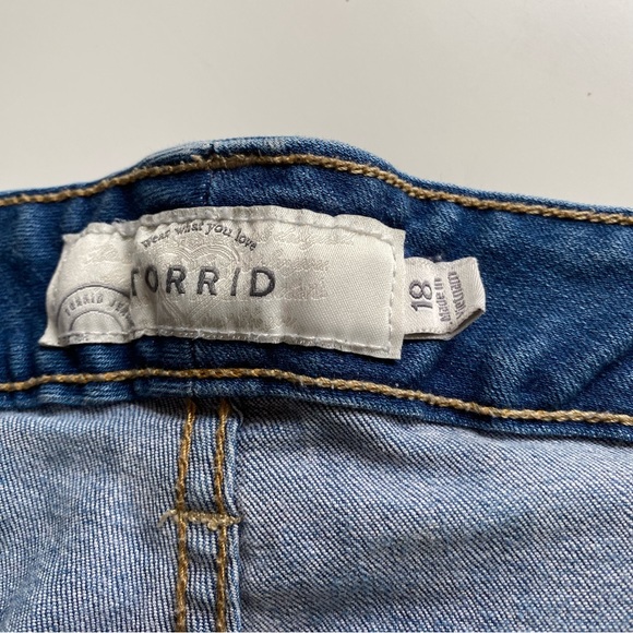 Torrid Distressed Boyfriend Jeans Stretch Denim Womens Size 18 - Picture 7 of 10
